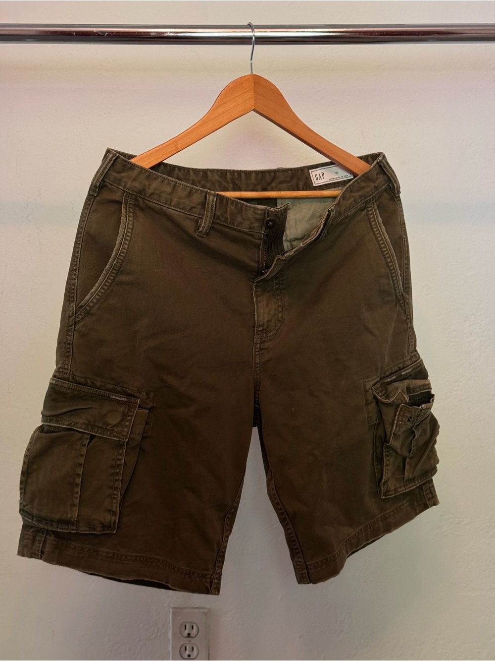 GAP Men's Olive Green Cargo Shorts
